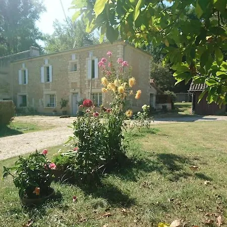 Location Meublee Au Milieu D'Un Ecrin De Verdure Aux Vieux Fours Noaillac Exterior foto