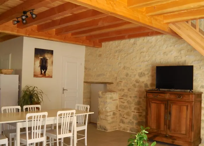 Location Meublee Au Milieu D\'Un Ecrin De Verdure Aux Vieux Fours
