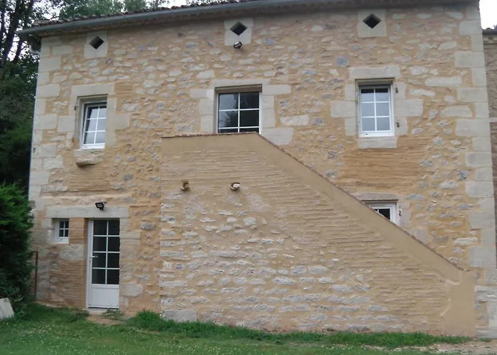 Location meublée au milieu d\'un écrin de verdure Aux vieux fours